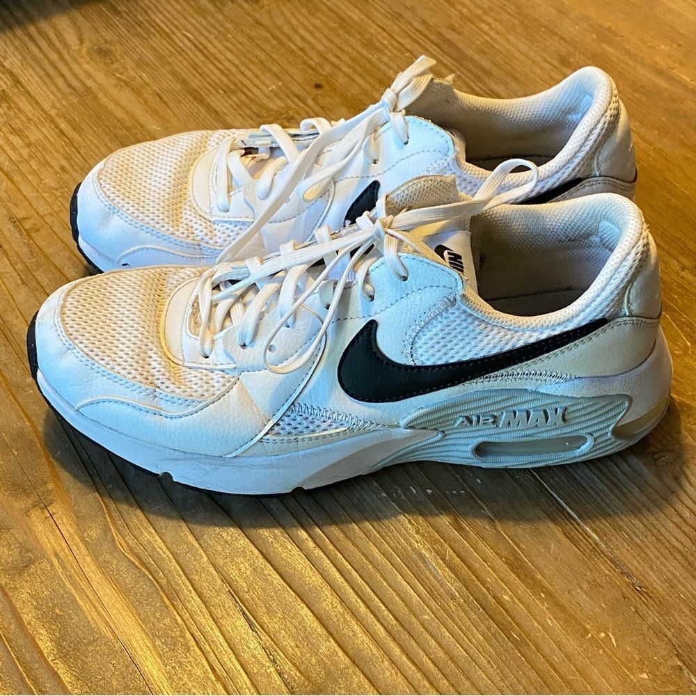 Nike Air Max Excee Black & White Sneakers Size 7.5W 9.0M